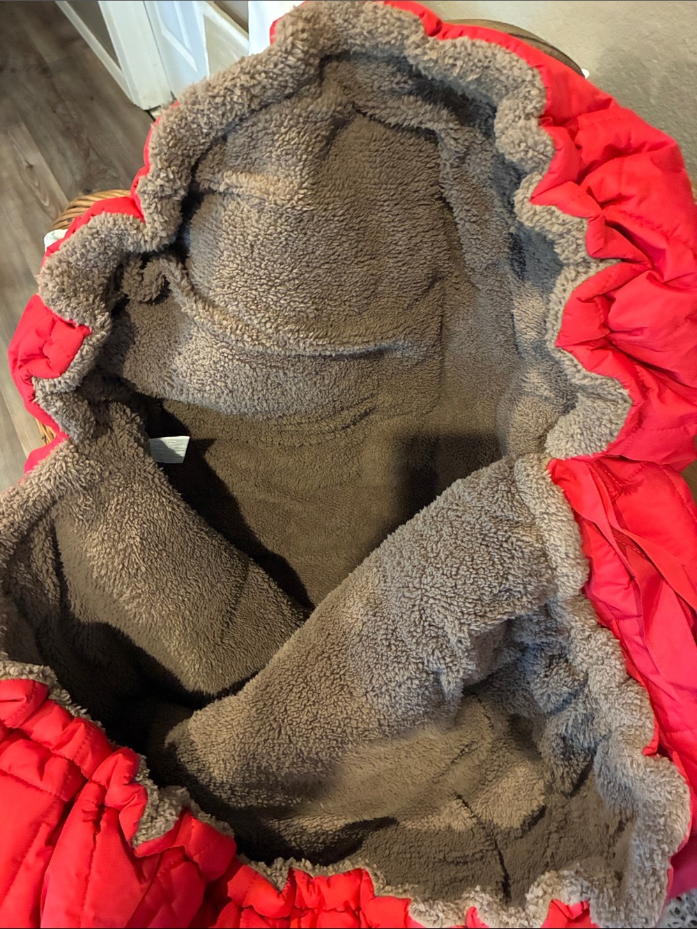 Peekaboo Poncho Red Quilted Jacket/car seat cover/shopping cart liner NWT - Picture 11 of 11